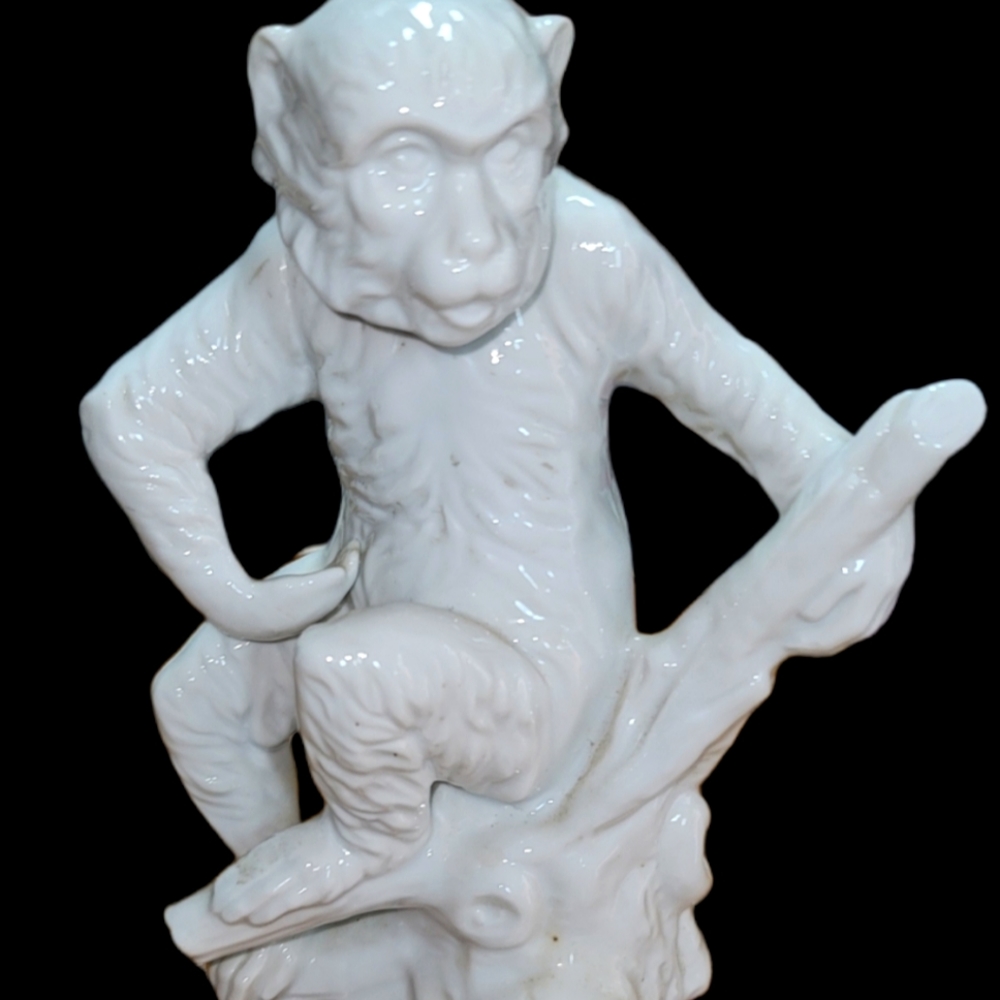 RARE VINTAGE SERV-WARE RUBEL JAPAN # 618 WHITE PORCELAIN MONKEY ON TREE FIGURINE